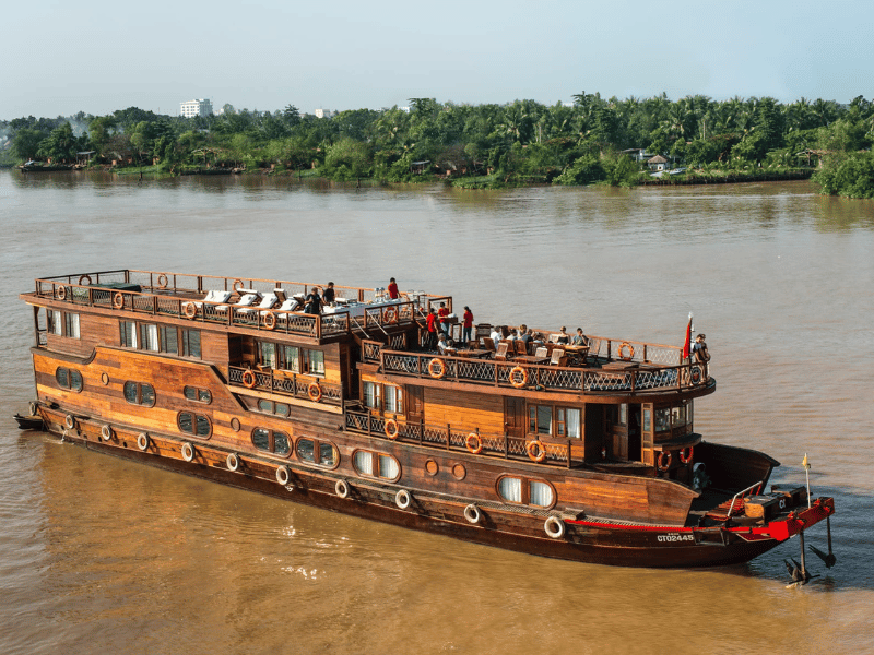 Flusskreuzfahrtschiff auf dem Mekong