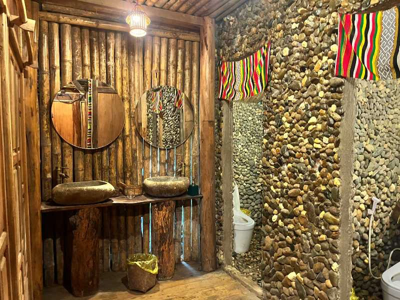 Badezimmer im Homestay in Pu Luong, Vietnam