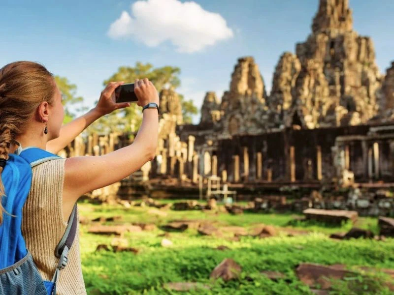 Reisende fotografiert die Angkor Wat Tempelanlage