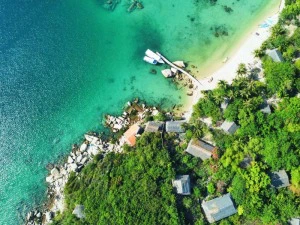 Blick auf den Strand von Whale Island in Vietnam