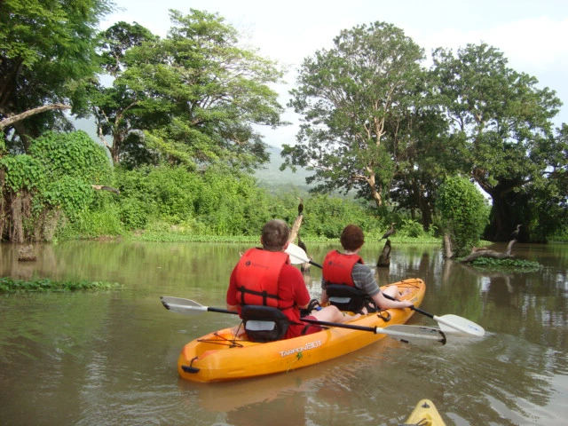 Kajak auf dem Fluss Istian Fluss in Ometepe