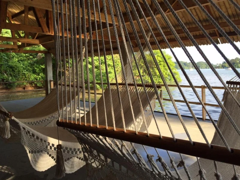 Terrasse mit Hängematte in Boca Chica, Panama
