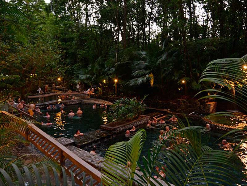 Ecotermales bei La Fortuna, Costa Rica, am Abend