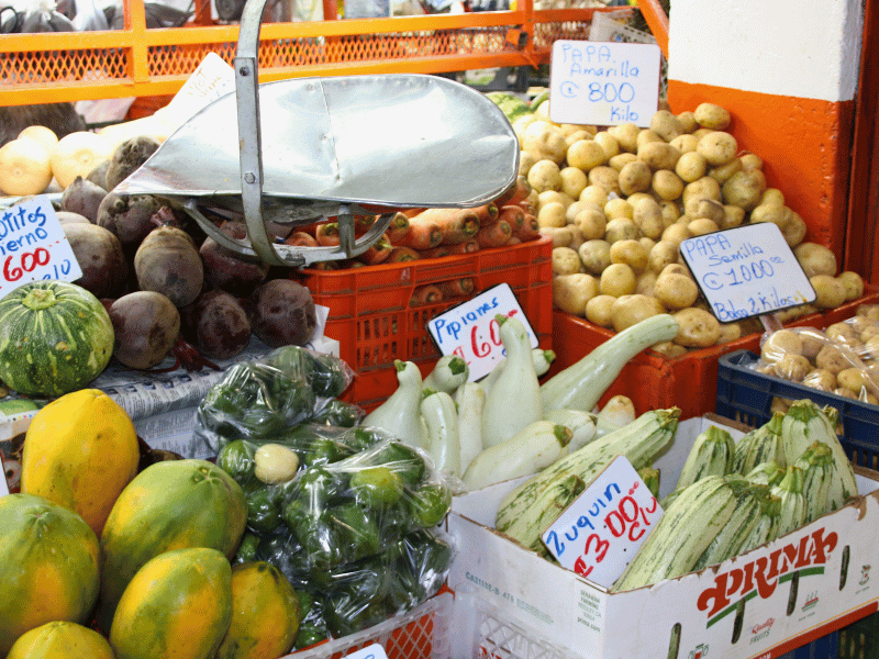 frisches Gemüse auf dem lokalen Markt in Costa Rica