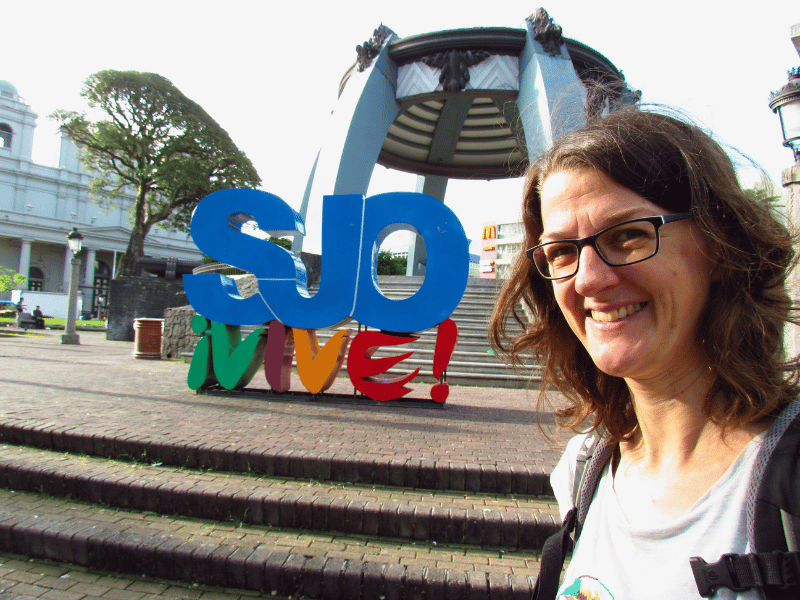 Reisende unterwegs in San Jose in Costa Rica