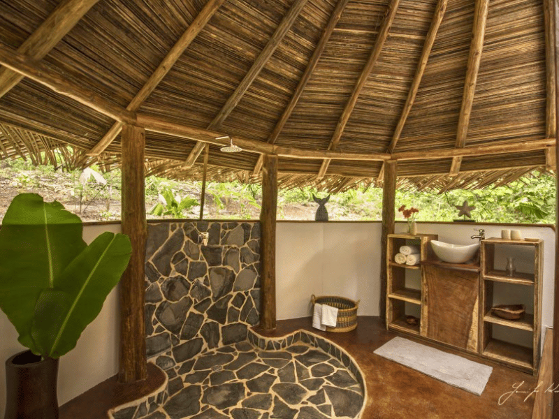 Bad des Glamping-Zelts beim Carara Nationalpark