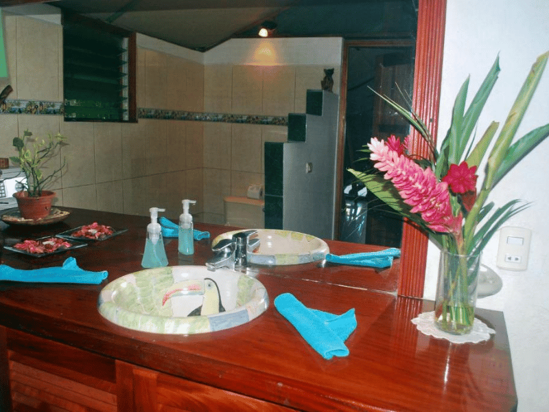 Badezimmer beim Glamping Zelt in Matapalo, Costa Rica