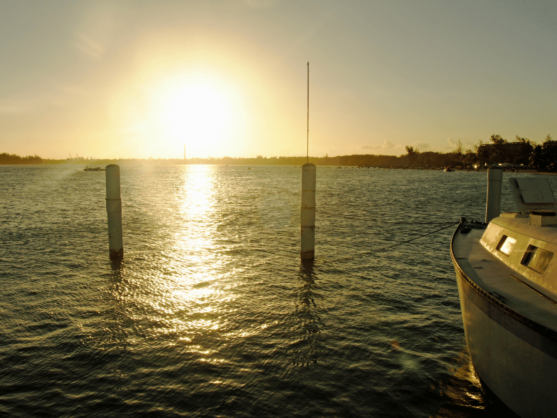 Sonnenuntergang vom Boot aus in Panama