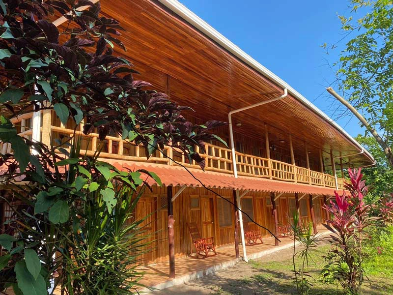 Blick auf das Budget-Hotel in Tortuguero, Costa Rica