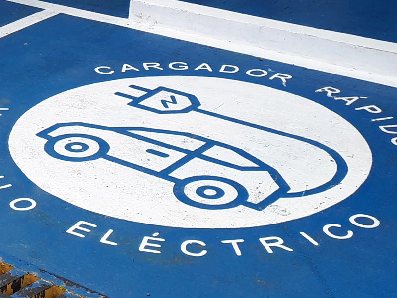 Zeichen für Auto-Ladestation in Costa Rica