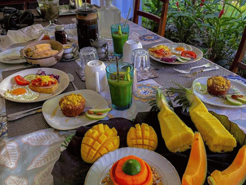 Frühstück beim Glamping in Puerto Viejo, Costa Rica