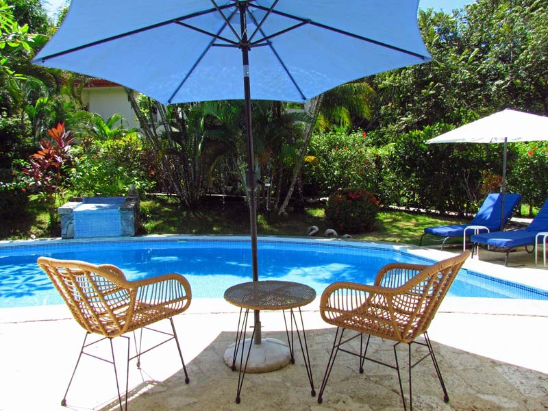 Im Garten & Pool der Komfortunterkunft in Samara, Costa Rica