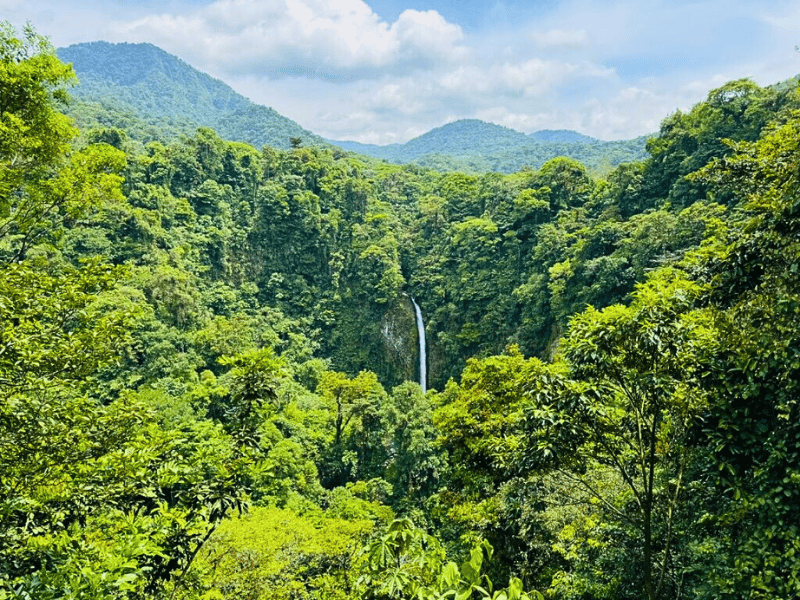 Wasserfall bei La Fortuna in Costa Rica