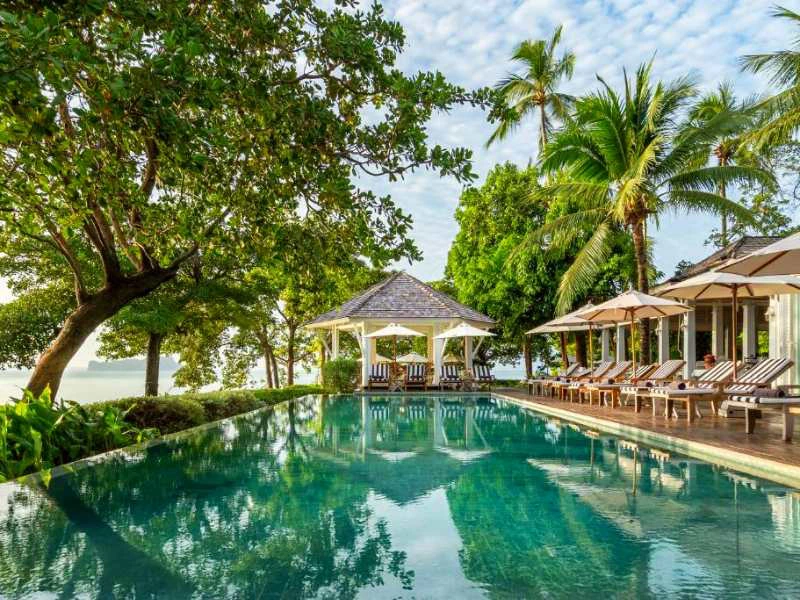 Pool im komfortablen Hotel auf Koh Yao Noi, Thailand