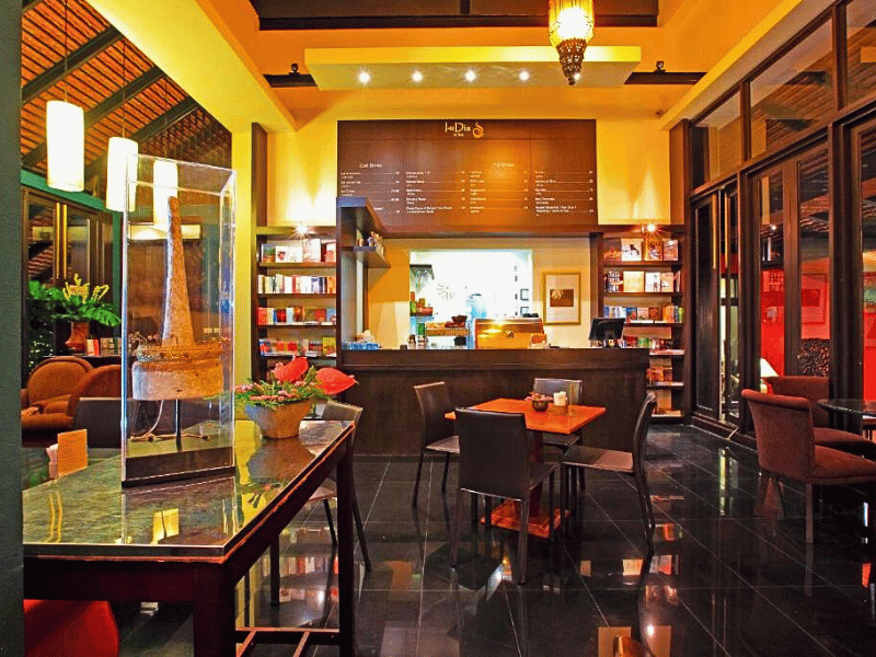 Restaurant im komfortablen Hotel mit Pool in Ayutthaya, Thailand