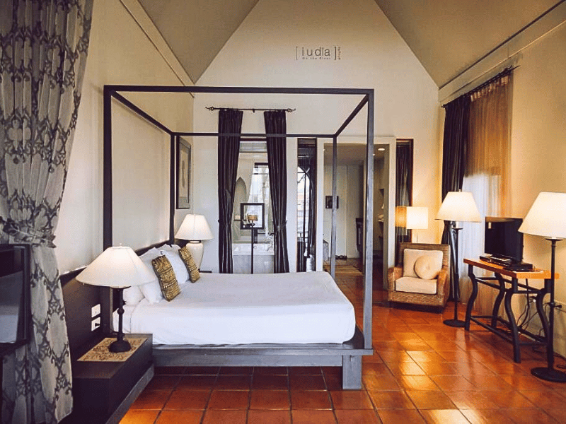 Zimmer im komfortablen Hotel mit Pool in Ayutthaya, Thailand