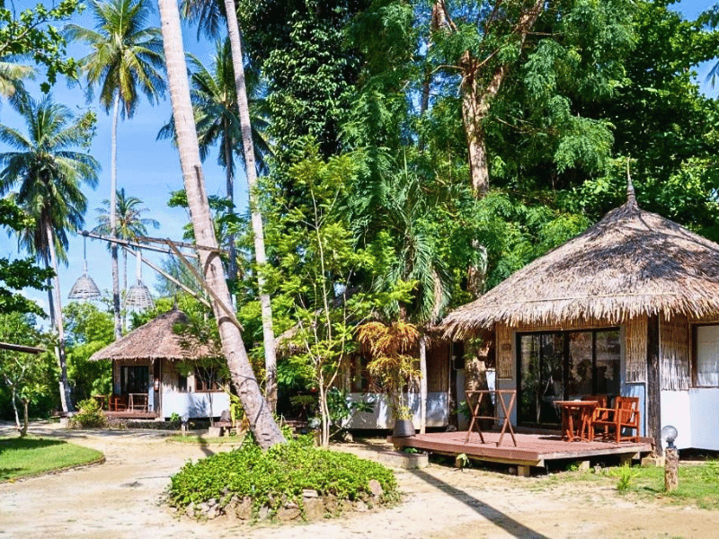 Bungalows im Hotel auf Koh Ngai Thailand
