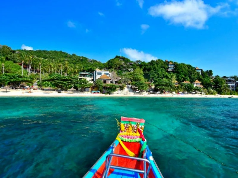 Strand am Hotel auf Koh Tao