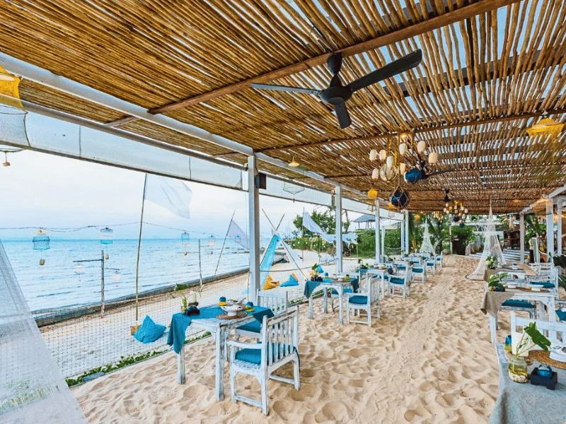 Strandrestaurant im stilvollen Hotel auf Koh Yao Yai, Thailand