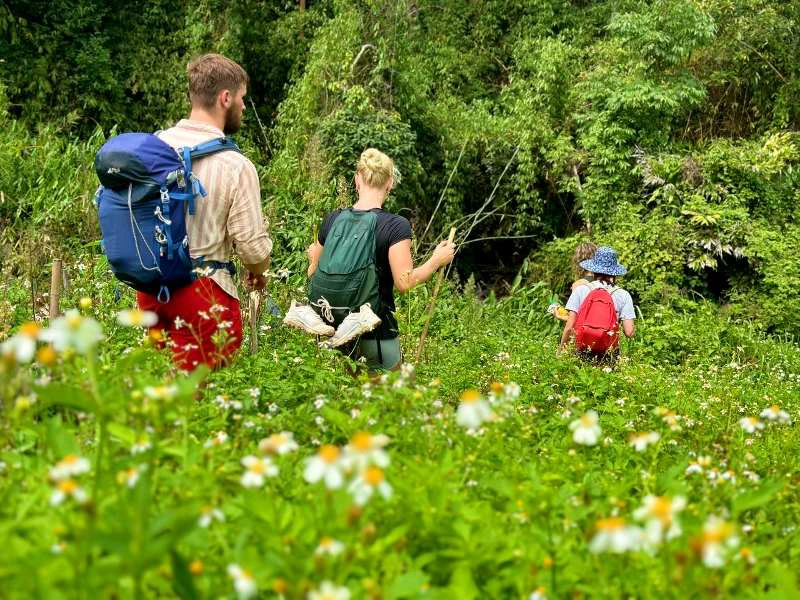 Gruppe beim Wandern in Thailand