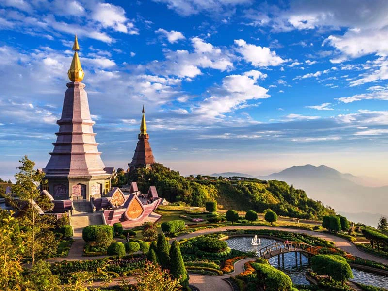 Chedis auf dem Doi Inthanon im Norden von Thailand