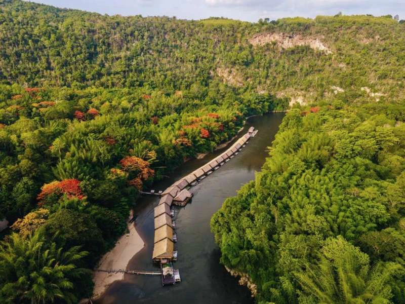 Schwimmende Bungalows auf dem River Kwai Thailand