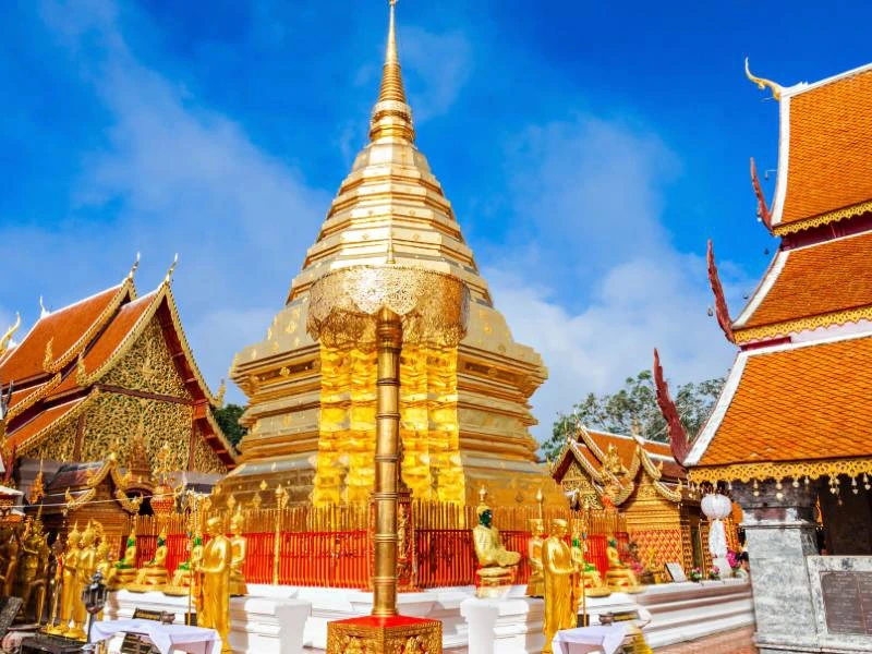 Goldener Tempel Wat Phra That Doi Suthep in Chiang Mai Thailand