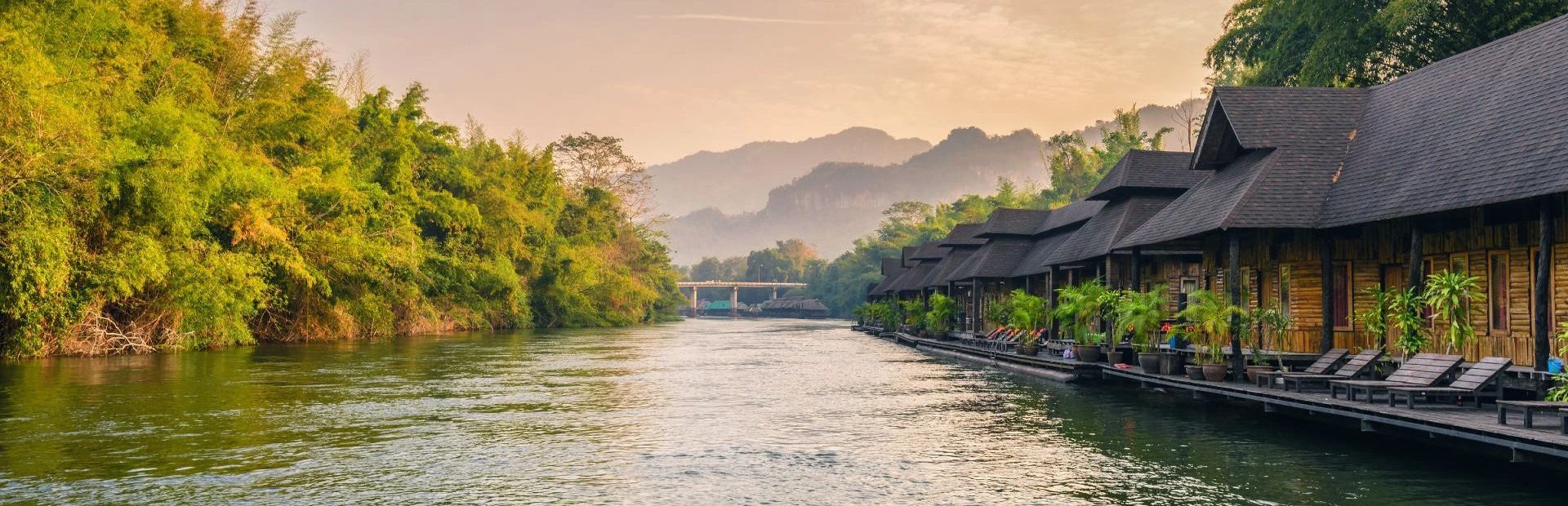 Schwimmende Hütten am River Kwai in Thailand