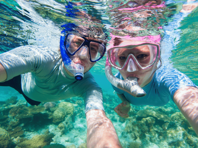 Touristen beim Schnorcheln in Thailand