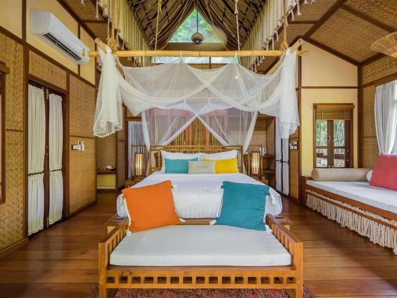 Innenbereich der schwimmenden Hütten auf dem River Kwai Thailand