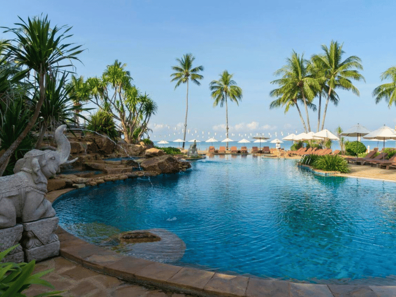 Hotelpool auf Koh Chang Thailand