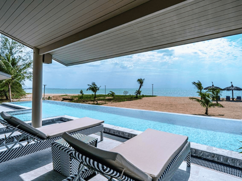 Hotelpool auf Koh Kho Khao Thailand