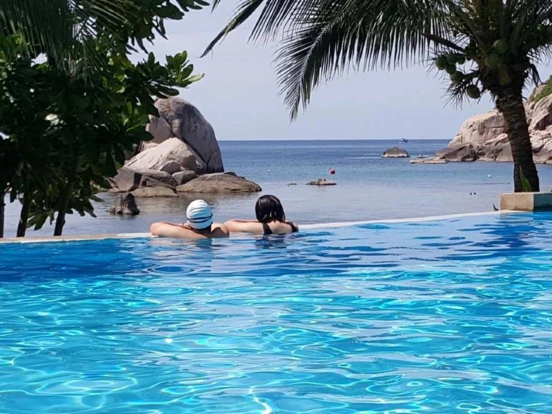 Entspannen im infinity pool