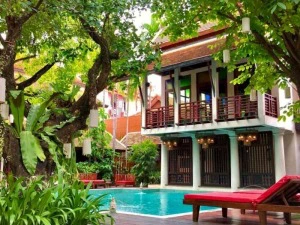 Poolbereich im Chiang Mai Hotel, Thailand
