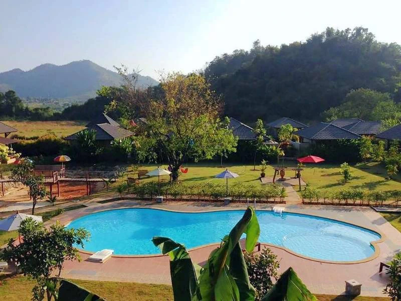 Hotelpool beim Khao Yao Nationalpark in Thailand