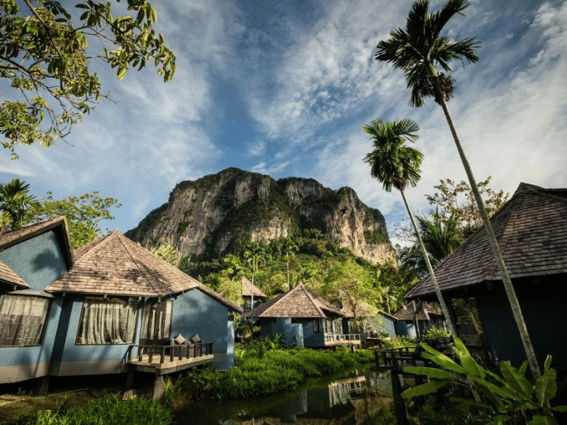 Bungalow im Grünen in Ao Nang, Thailand