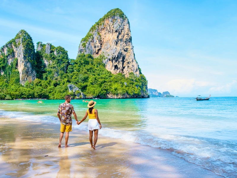 Strandspaziergang bei Krabi