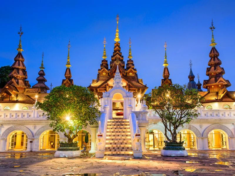 Beleuchteter Tempel In Chiang Mai
