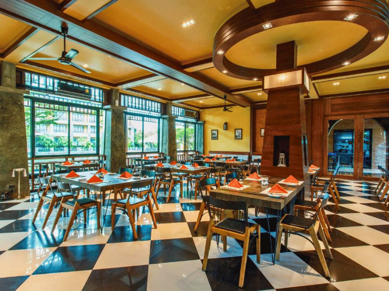 Restaurant im komfortablen Isaan Hotel, Thailand