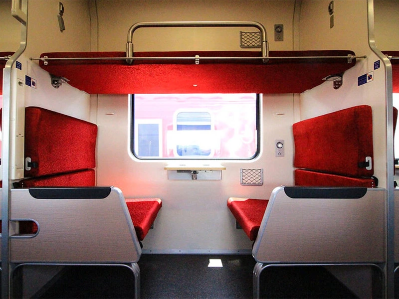 Sitzgruppe im Nachtzug in Thailand