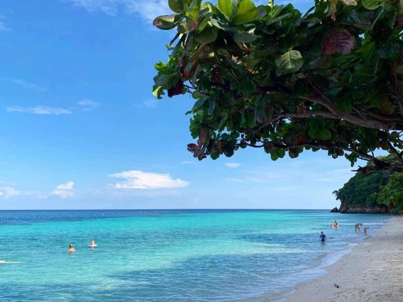 Strand auf einer Insel in Thailand