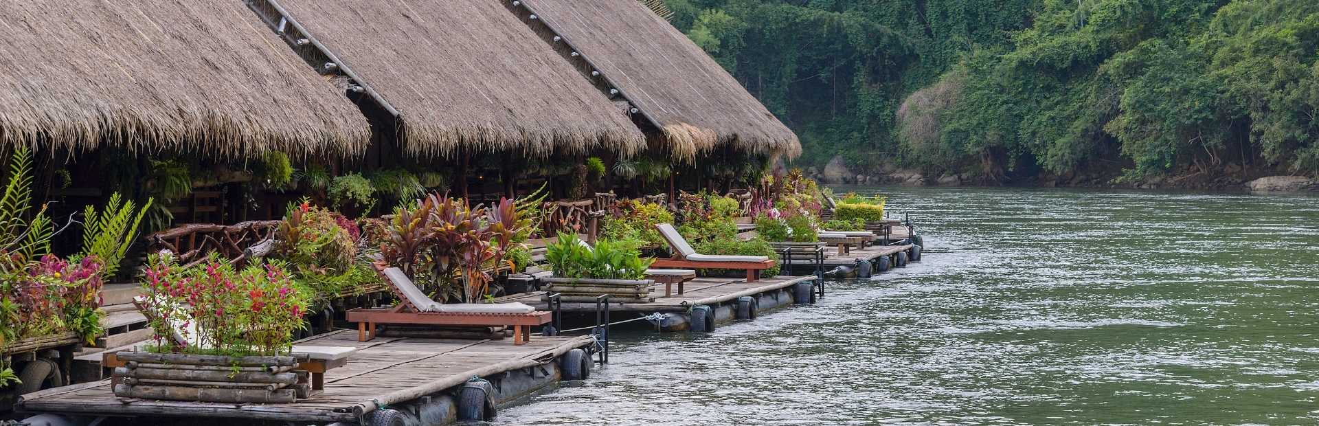 Schwimmende Bungalows am River Kwai