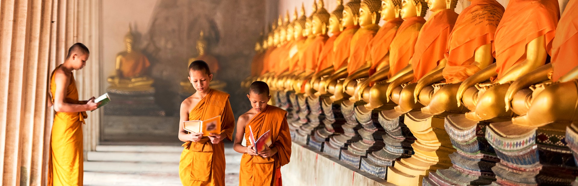 Junge Mönche in Bangkok