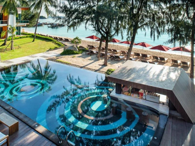 Pool im Hotel auf Koh Lipe, Thailand