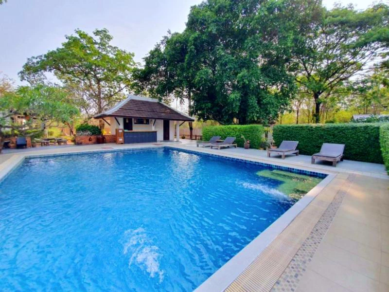 Hotelpool in Sukhothai, Thailand