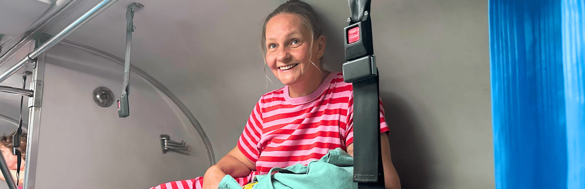 Frau im Nachtzug in Thailand