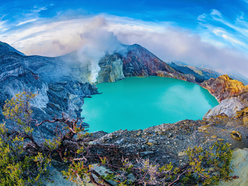 Kratersee im Ijen Vulkan auf Java