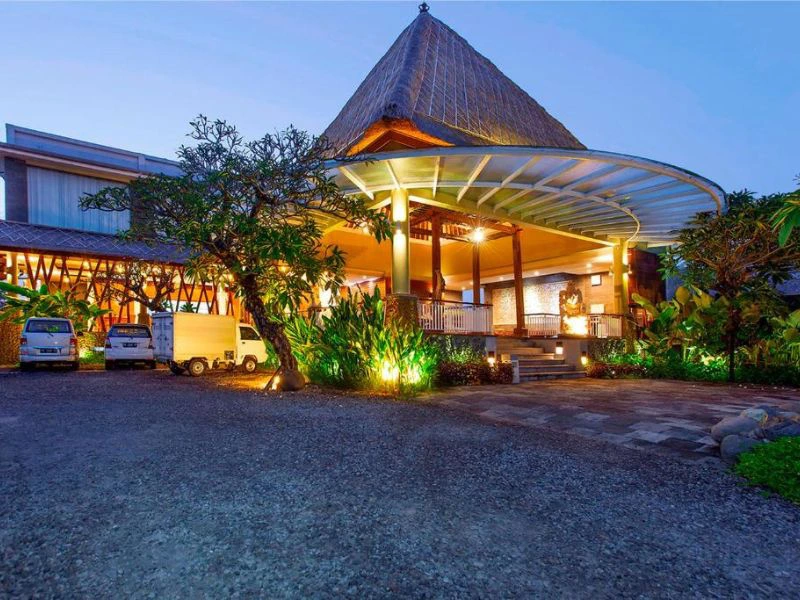 Außenansicht vom Hotel in Jimbaran, Indonesien