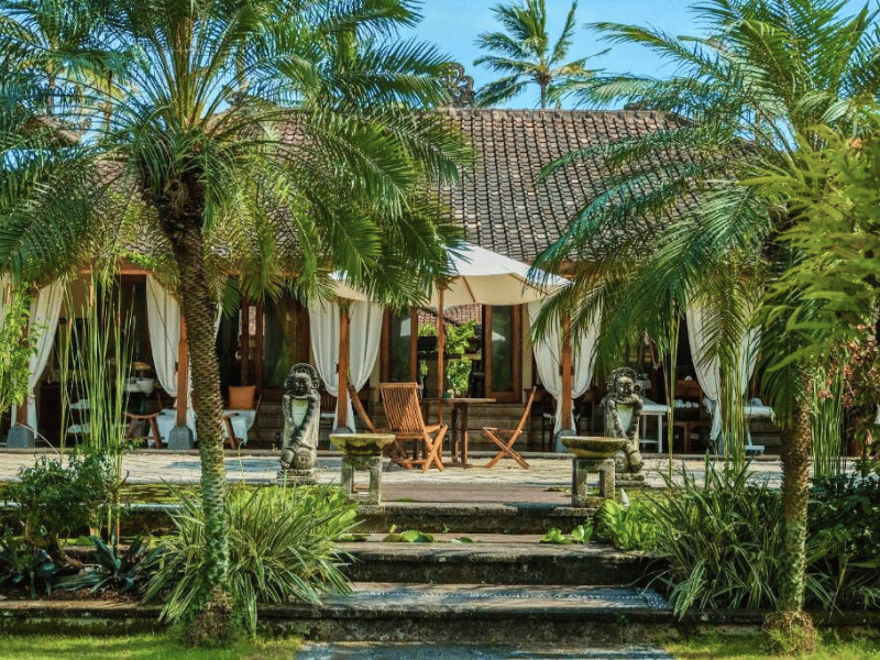 Bungalowfront in Candidasa auf Bali