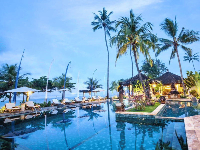 Hotelpool in Candidasa auf Bali